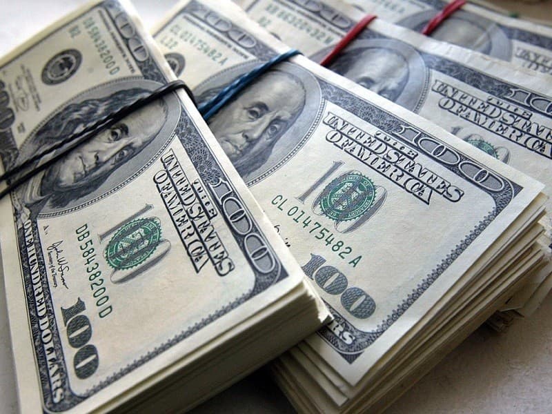 Gələn il dolların məzənnəsi düşəcək