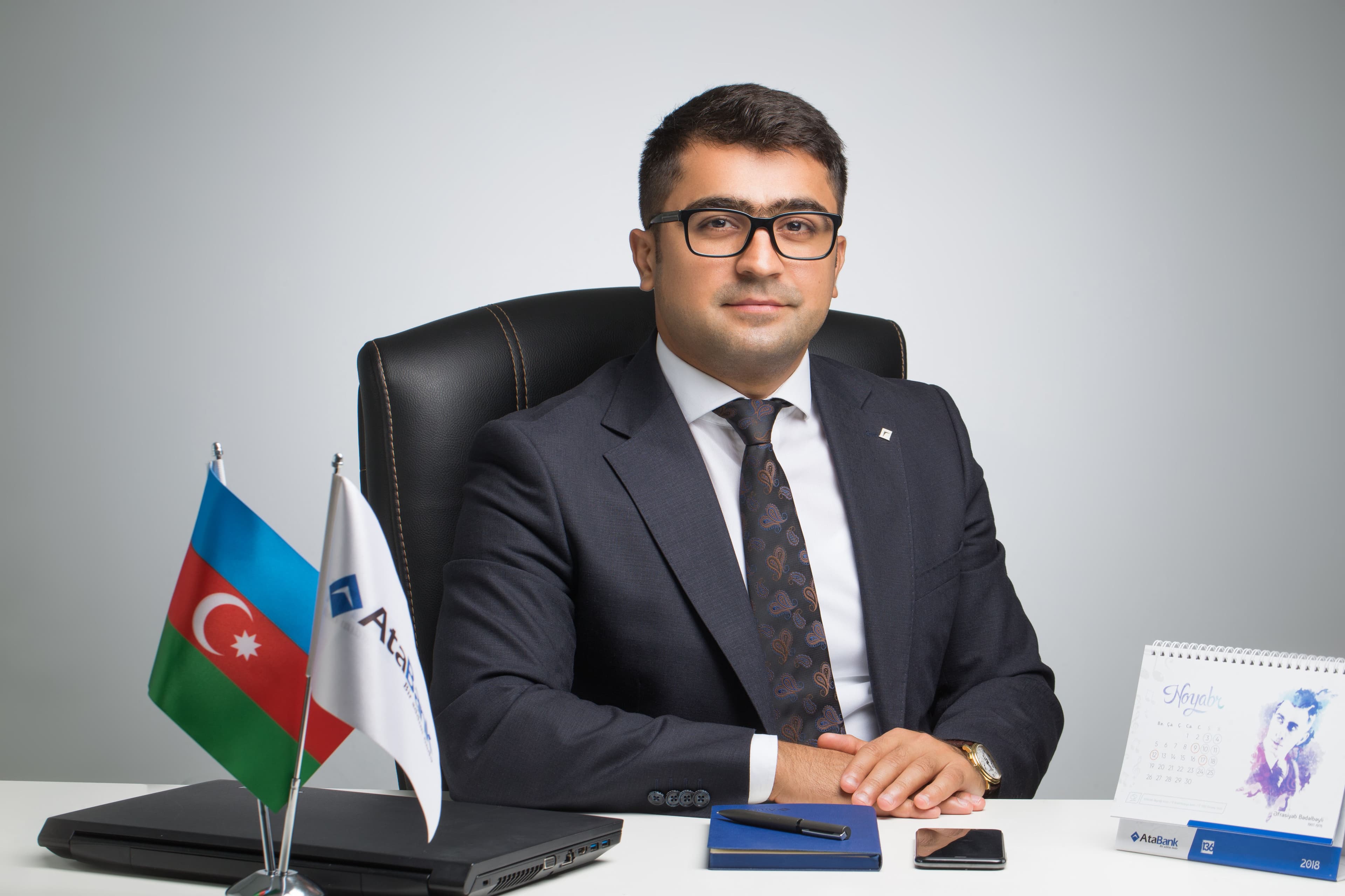 Bankın yüksək vəzifə sahibi deputatlığa namizədliyini irəli sürüb
