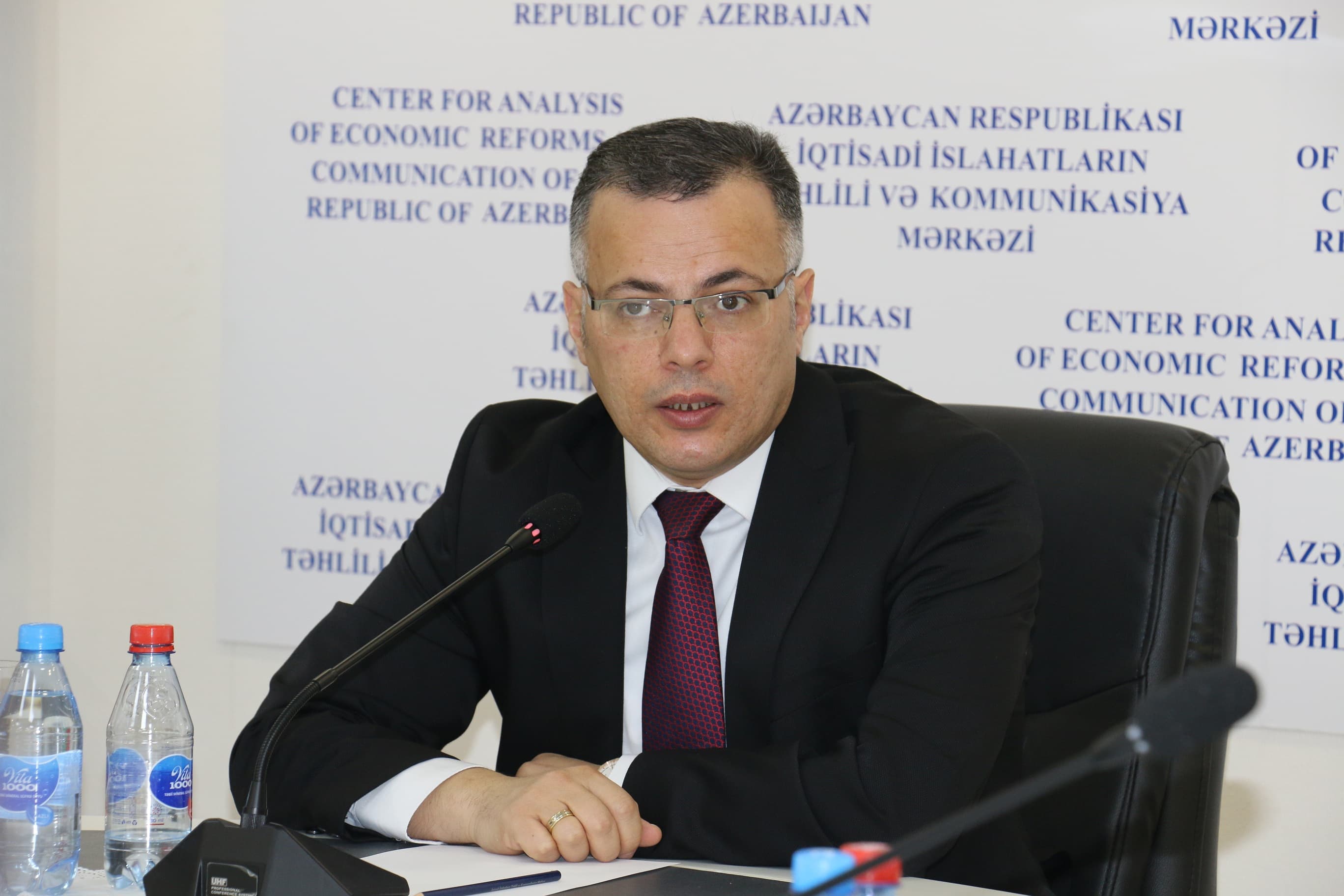 Vüsal Qasımlı təcrübəçilərlə görüşüb