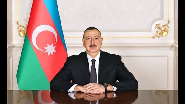 İlham Əliyev institut direktorunu təltif etdi