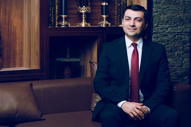 Daha bir məşhur biznesmen deputatlığa namizədliyini irəli sürdü