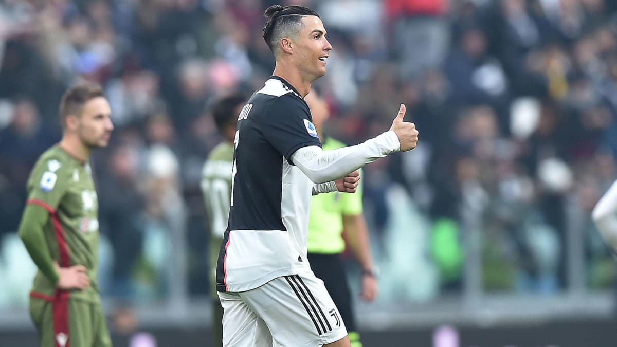 Ronaldu ХХI əsrdə üç ölkə çempionatında het triklərin sayına görə ikinci oyunçu olub