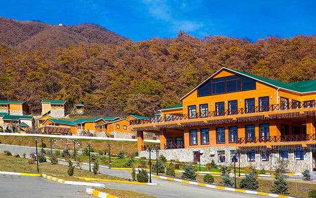 Azərbaycanda müştəri şikayətinə görə məşhur hotelin direktoru və 15 işçisi işdən qovuldu