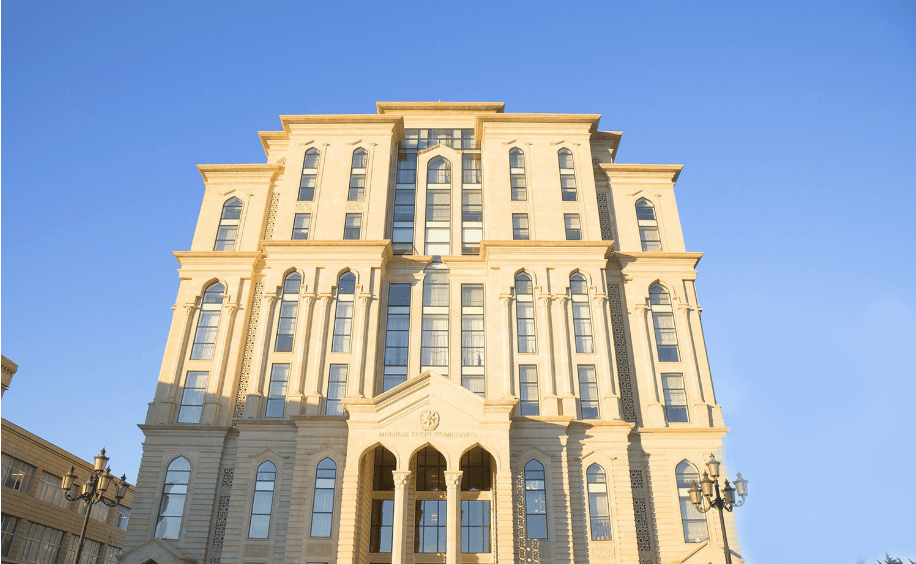 İndiyədək 557 nəfərin deputatlığa namizədliyi qeydə alınıb