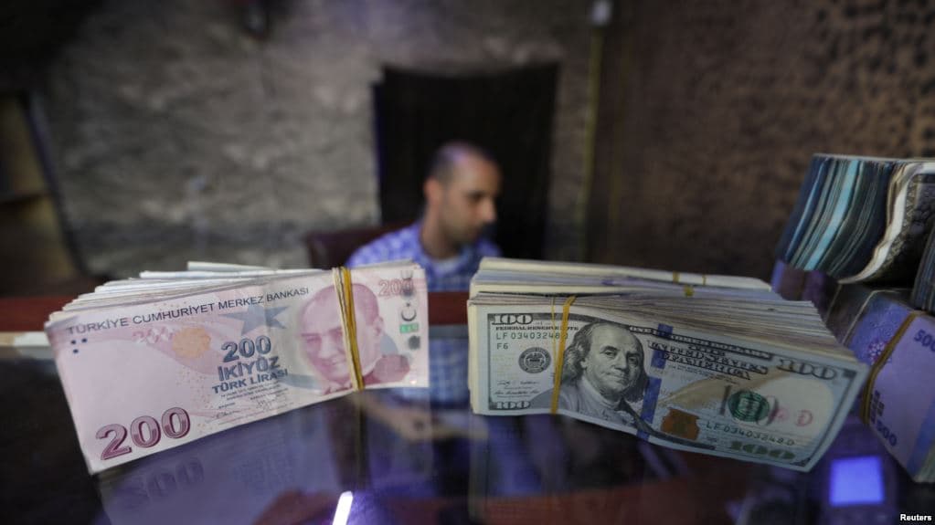 Lirə yenə də dollara nisbətdə dəyərdən düşür