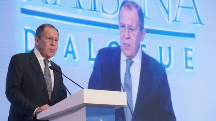 Lavrov Rusiya iqtisadiyyatının dollardan mərhələli şəkildə imtina etməsi barədə danışdı