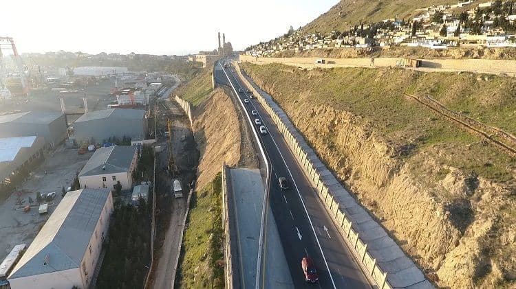 "Bibiheybət yolu"nun aşağı hissəsində 2 yerdə istinad divarı tikiləcək