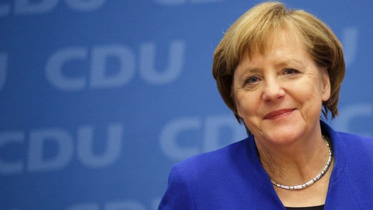 Angela Merkel Türkiyəyə səfər edəcək