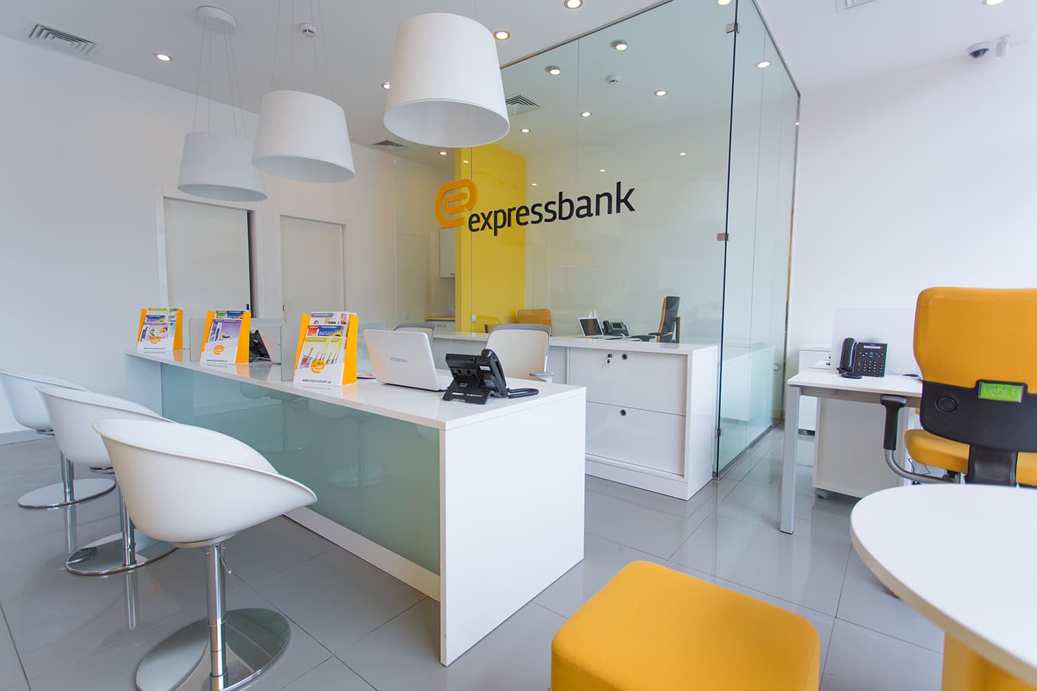 "Express Bank" işçi axtarır – VAKANSİYA