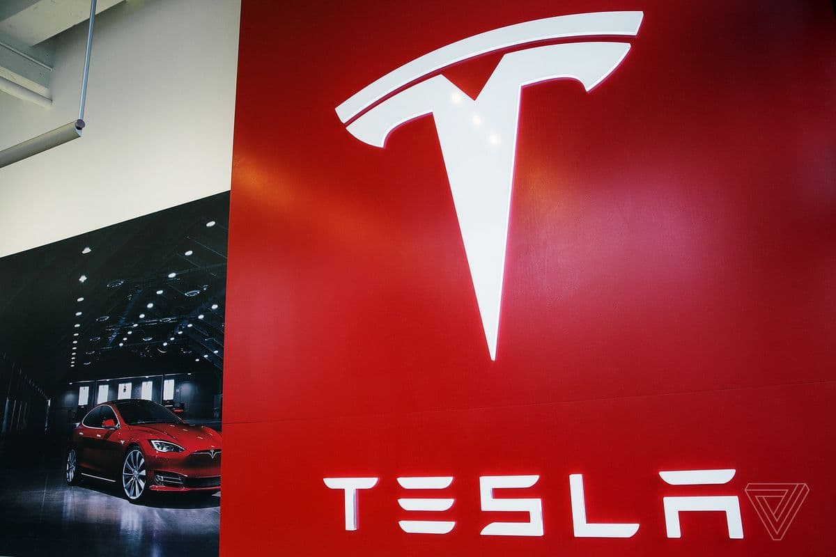“Tesla”nın bazar dəyəri 100 milyard dolları ötüb