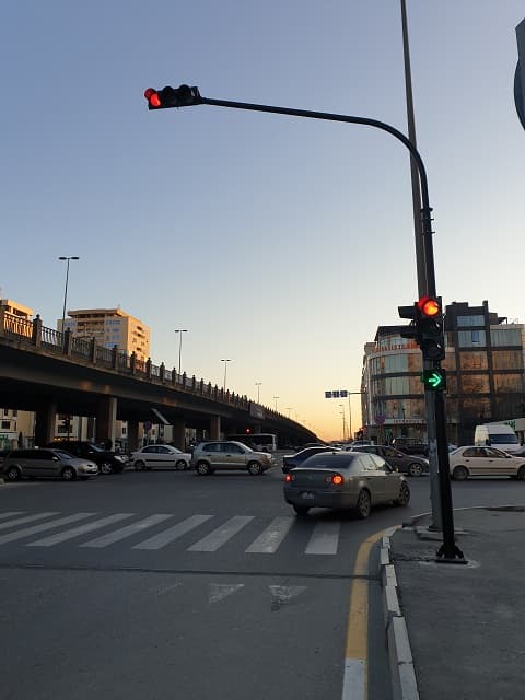 Bakıda bəzi kəsişmələrdə svetoforların işində dəyişiklik edilib