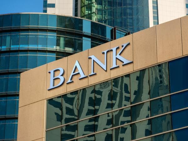 Mənfəətini 10 dəfə artıran bank