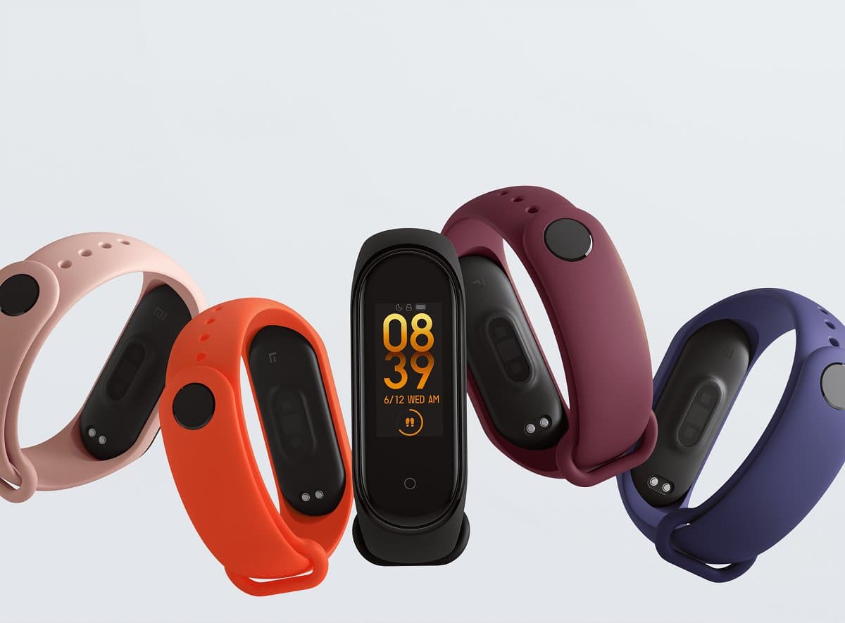 Redmi brendi özünün fitnes qolbaq modelini hazırlayır