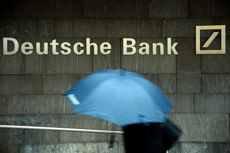 “Deutsche Bank”a restrukturlaşma baha başa gəlib