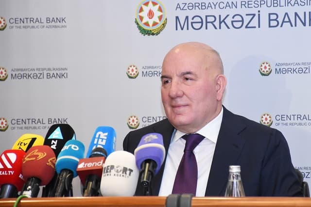 Elman Rüstəmov "Atabank"-la bağlı açıqlama verdi