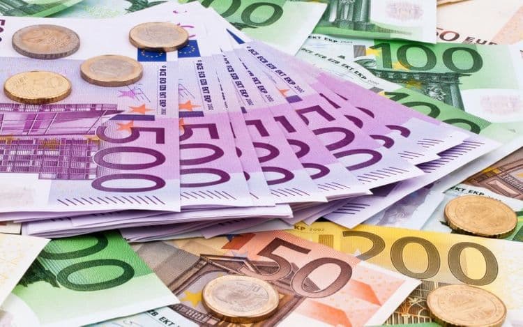 Azərbaycan əhalisi nağd avro alışını ötən il 12%-dən çox azaldıb