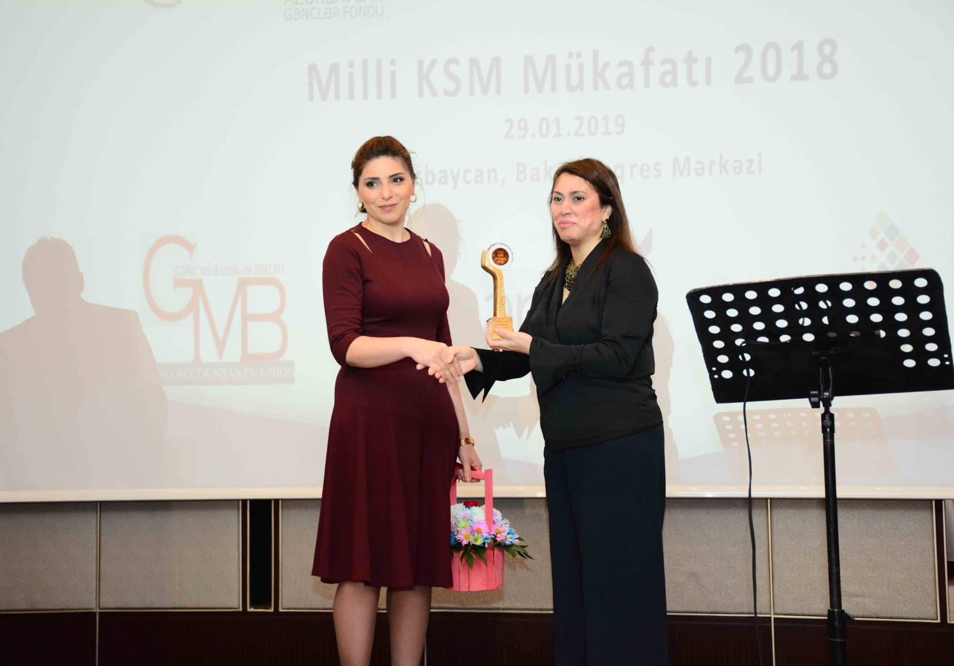 Sığorta şirkəti "Valideyn və uşaq münasibətləri" mükafatına layiq görüldü