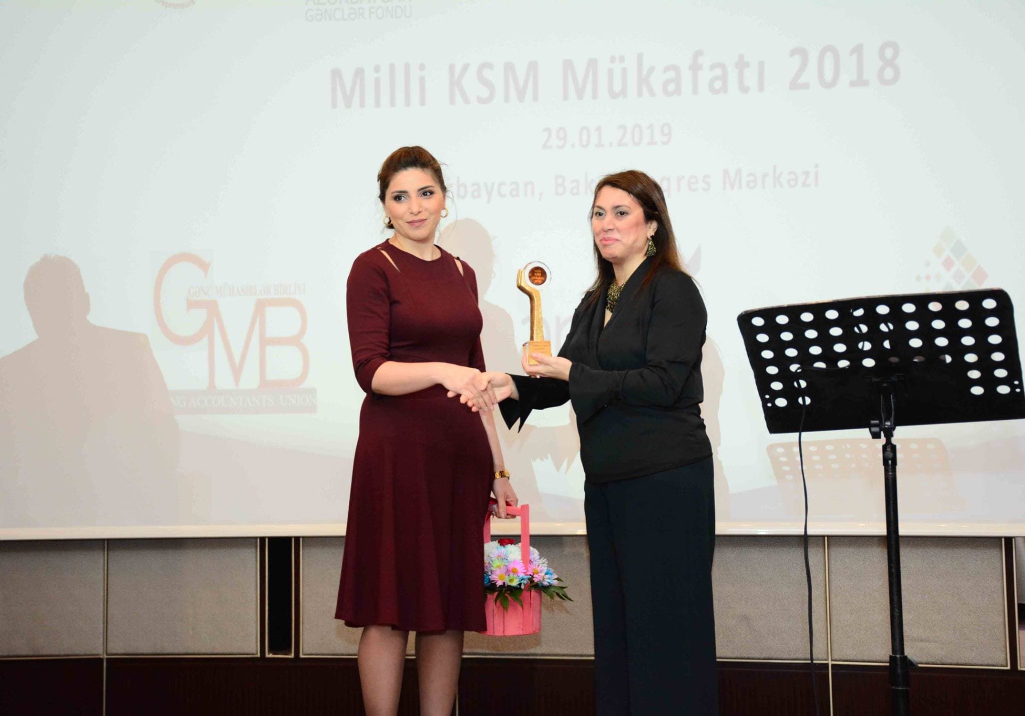 Sığorta şirkəti "Valideyn və uşaq münasibətləri" mükafatına layiq görüldü