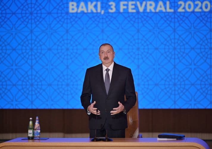 Dövlət başçısı: “Bu il Bakı qəsəbələrində yeni yolların çəkilişi xüsusi əhəmiyyət daşıyacaq”