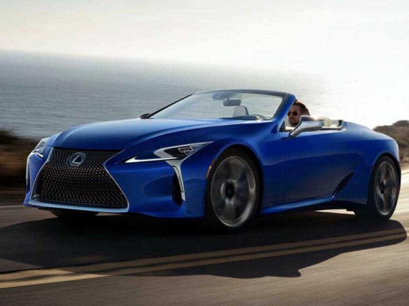 İlk Lexus LC 500 kabrioleti iki milyon dollara satılıb - FOTO