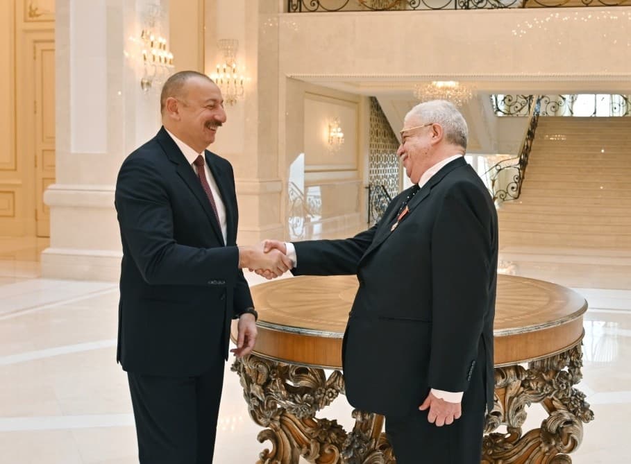 İlham Əliyev Mixail Qusmana “Şərəf” ordenini təqdim edib