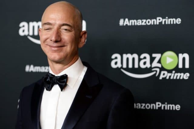 Jeff Bezos həyatını dəyişən məqamdan danışıb
