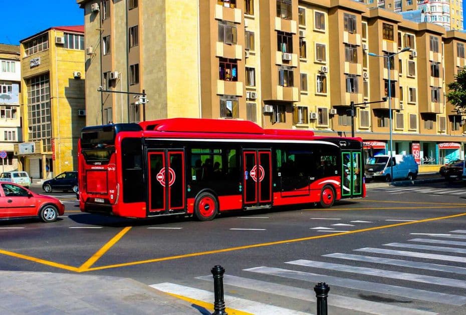 Avtobuslarda yeni sistem: sürücülər artıq dayanacaqdan kənarda saxlaya bilməyəcək - ŞƏRH