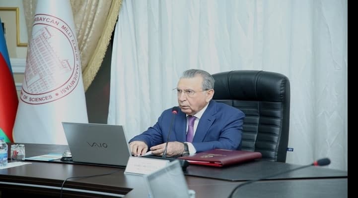 Ramiz Mehdiyev AMEA-da kadr ixtisarları aparıb
