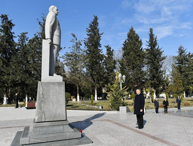 İlham Əliyev Kürdəmir rayonuna səfərə gedib