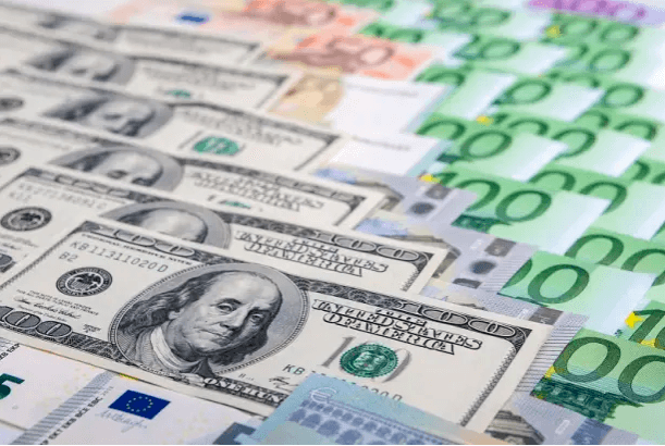 Banklarda Dollar və Avronun qiymətləri