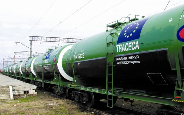 TRACECA dəhlizinin Azərbaycan hissəsində daşınmış yüklərin həcmi çoxalıb
