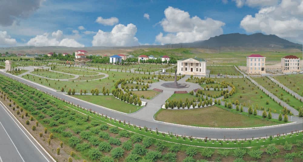 Kəngərli rayonundakı meyvə bağına calaq olunmuş püstə fidanları əkilib