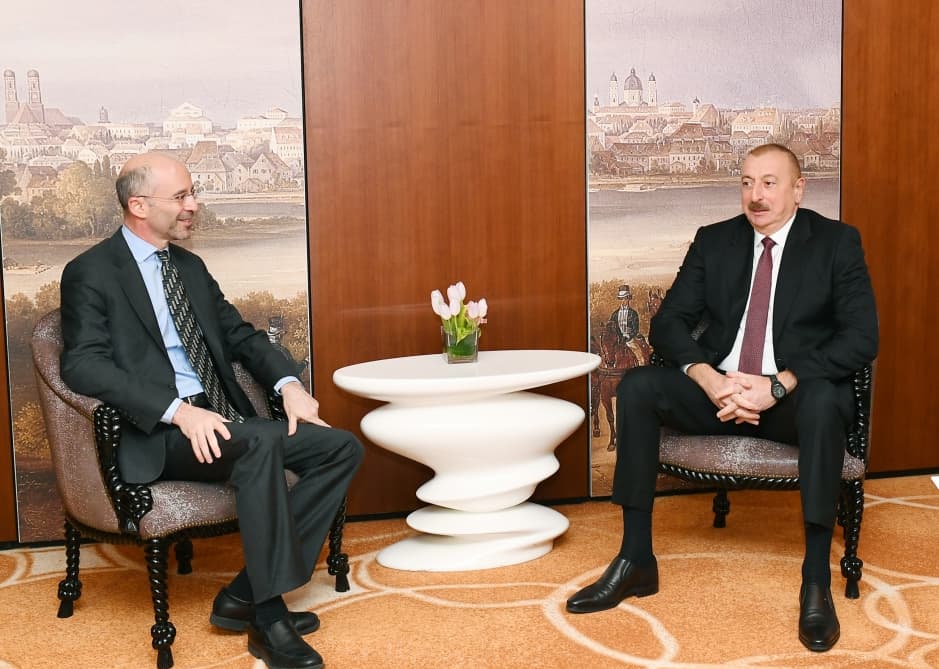 Prezident İlham Əliyev Münxendə Beynəlxalq Böhran Qrupunun prezidenti və baş icraçı direktoru ilə görüşüb