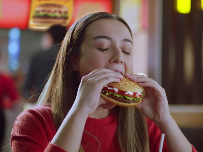 “McDonald’s” Türkiyə məhsulunu belə reklam etdi - Video