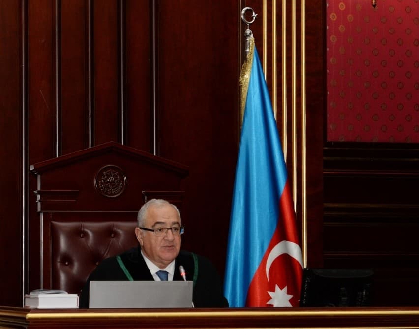 Ali Məhkəmənin 7 hakimi təqaüdə göndərildi