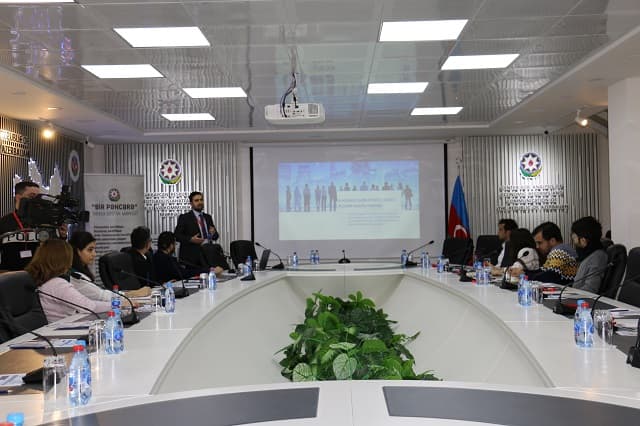 İxracatçılara “Rəqabətqabiliyyətli və ixracyönümlü biznes planın hazırlanması” ndan danışılıb