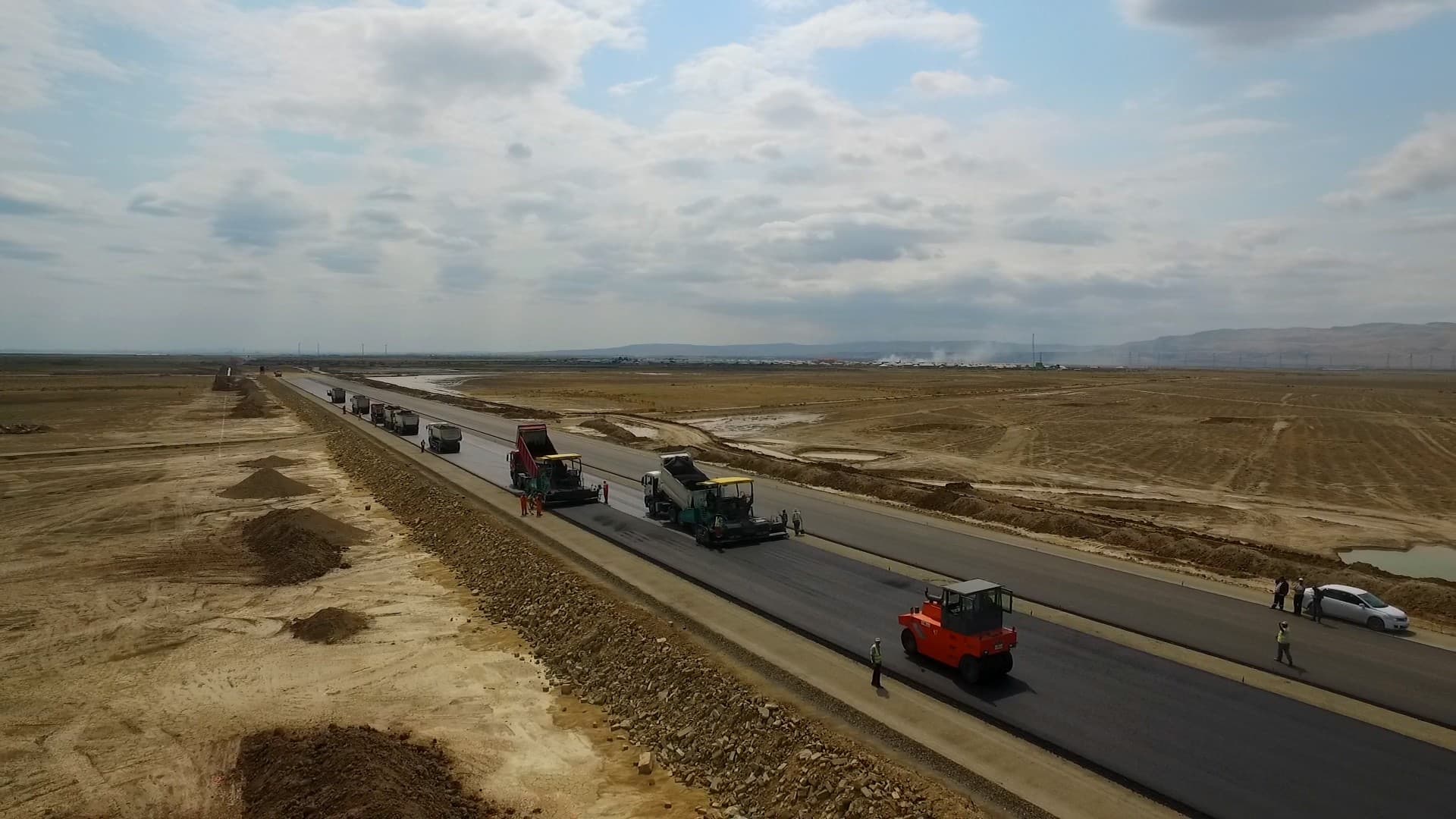 Yeni magistral yolun 100 km-lik hissəsinin tikintisi yaya qədər bitəcək