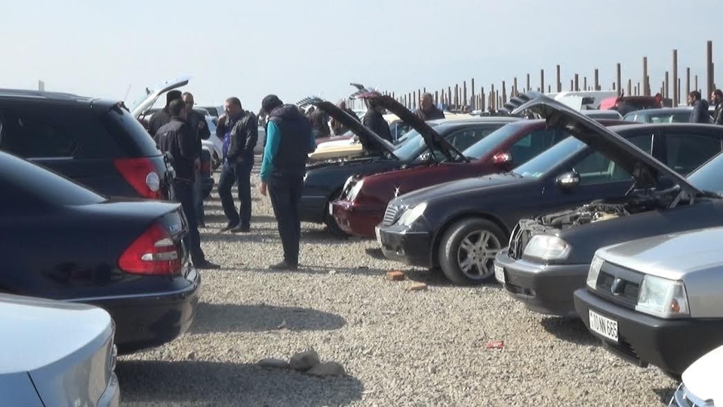 Qara bazarda ikinci əl avtomobillərin QİYMƏTLƏRİ