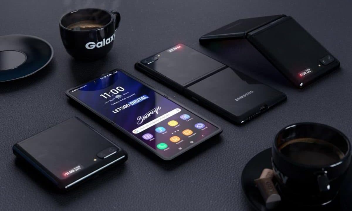 Samsung qatlanan Galaxy Z Flip-in istehsalını dayandırır