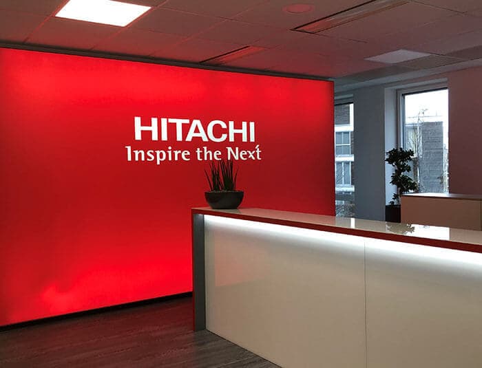“Hitachi” məsafəli iş rejimi tətbiq edir