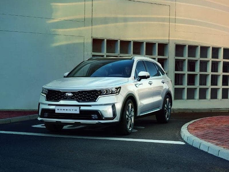 Kia, dördüncü nəsil Sorento modelinin rəsmi şəkillərini dərc edib - FOTO