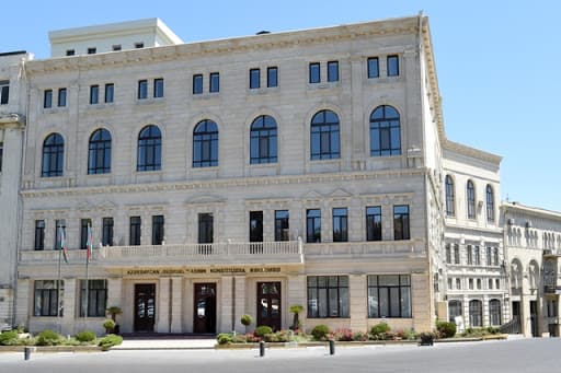 Bu gün Konstitusiya Məhkəməsi növbədənkənar seçkilərlə bağlı yekun qərar verəcək