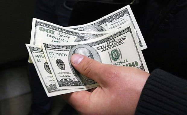 Rusiya Mərkəzi Bankı dollar alışını dayandırdı