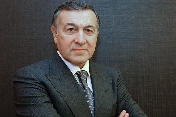 Araz Ağalarov: Hakimiyyət başa düşür ki, neftin hazırkı qiymətində məzənnə bu cür olmalıdır