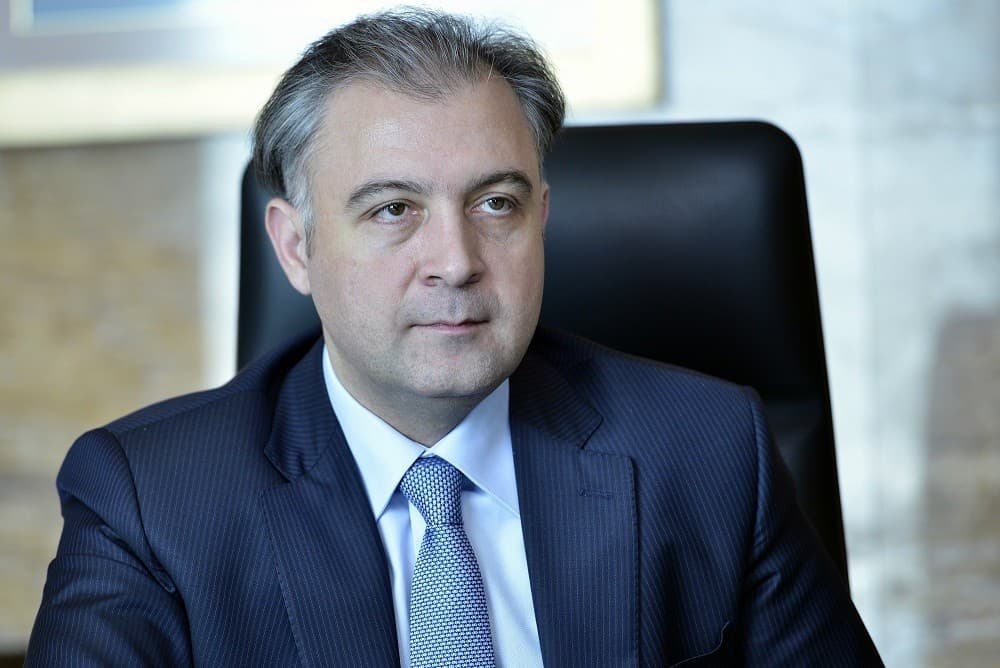 Xalid Əhədov: "Banklardan manat depozitini götürənlər sonra yenidən banklara üz tutur"