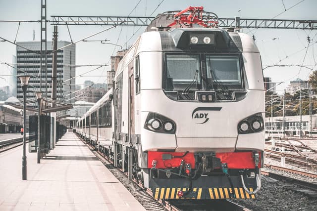 Ekspert: "Dəmir yolu stansiyaları Nəqliyyat Mübadilə Mərkəzlərinə çevrilməlidir"