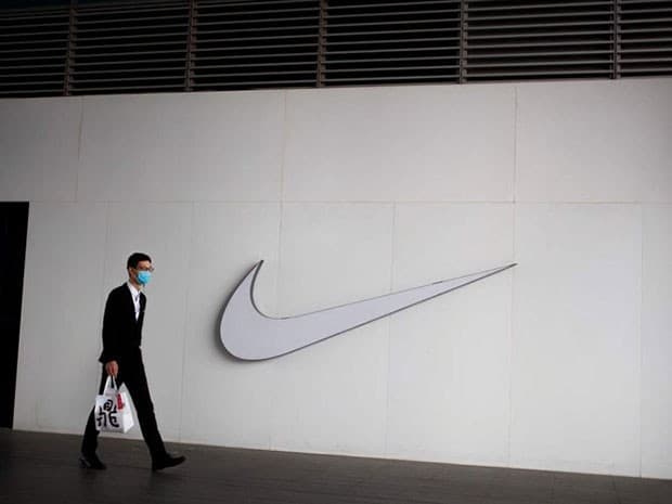 "Nike" mağazalarını bağladı
