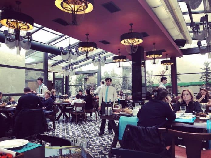Rusiyadakı restoran və otellər hökumətdən vergi, icarə haqqı və yoxlamalardan azad edilmələrini istədi
