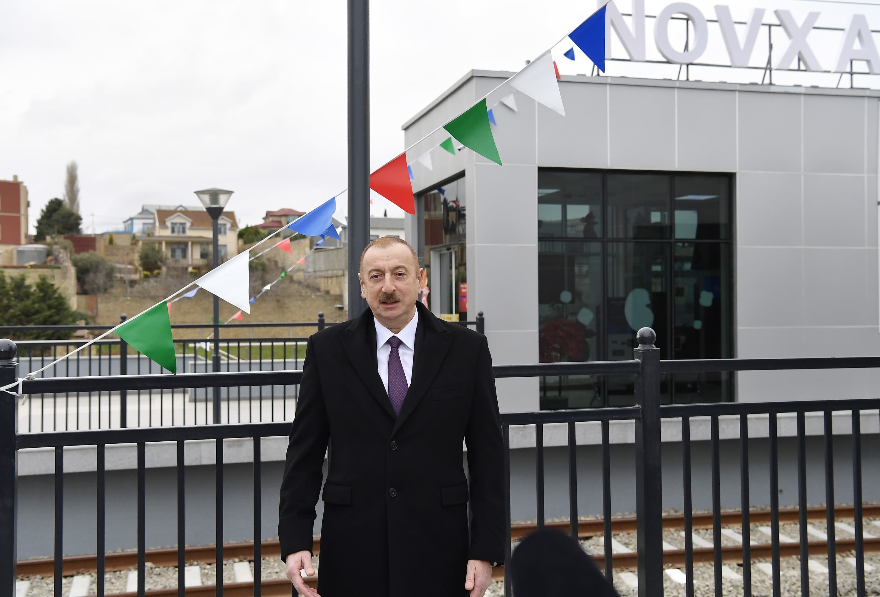 Prezident: “Bakının avtobus parkının müasirləşdirilməsi istiqamətində böyük işlər görülüb”