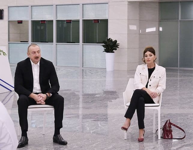 Prezident: "Azərbaycanın iş adamları və Azərbaycan cəmiyyəti bu vəziyyətdə özünü çox ləyaqətlə aparır"